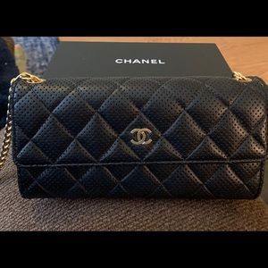 CHANEL wallet and Quilted sunglasses bundle 🖤